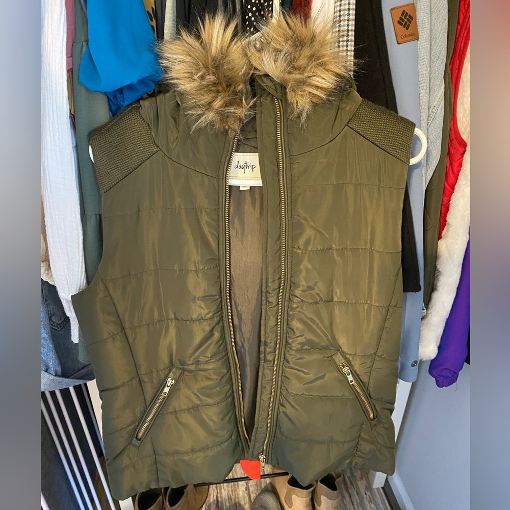 Green puffy vest - Medium